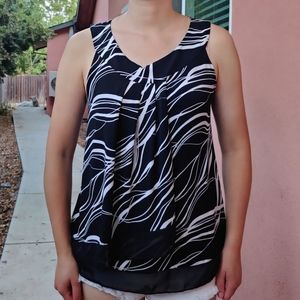 🚭 Sleeveless black and white top